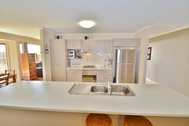6 Heights Road, BEERWAH QLD 4519, Beerwah - Thumbnail 8