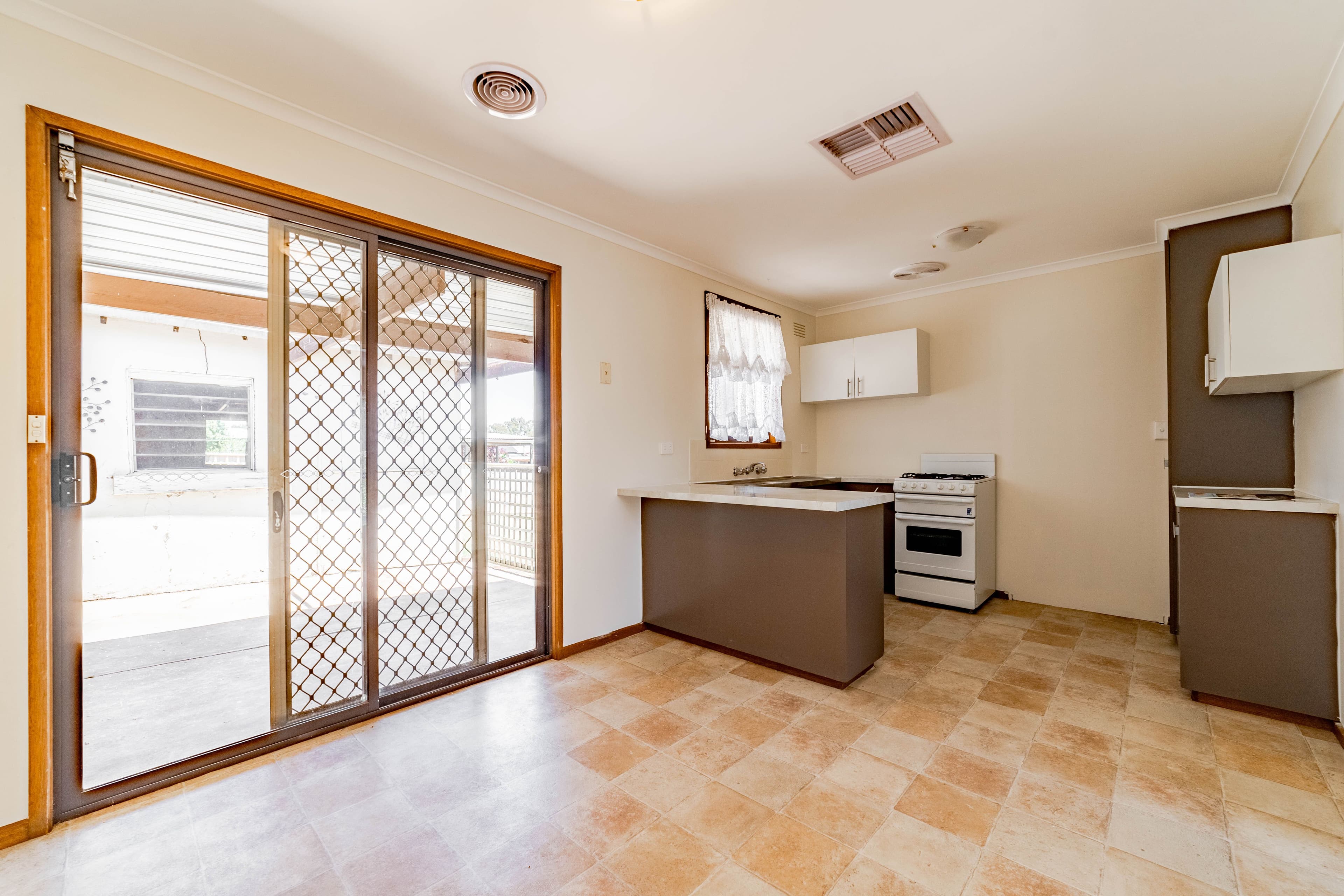 16 Graham Street, Kangaroo Flat VIC 3555, Kangaroo Flat - Thumbnail 3