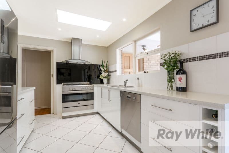 9 Warren Road, Para Vista SA 5093, Para Vista - Thumbnail 2
