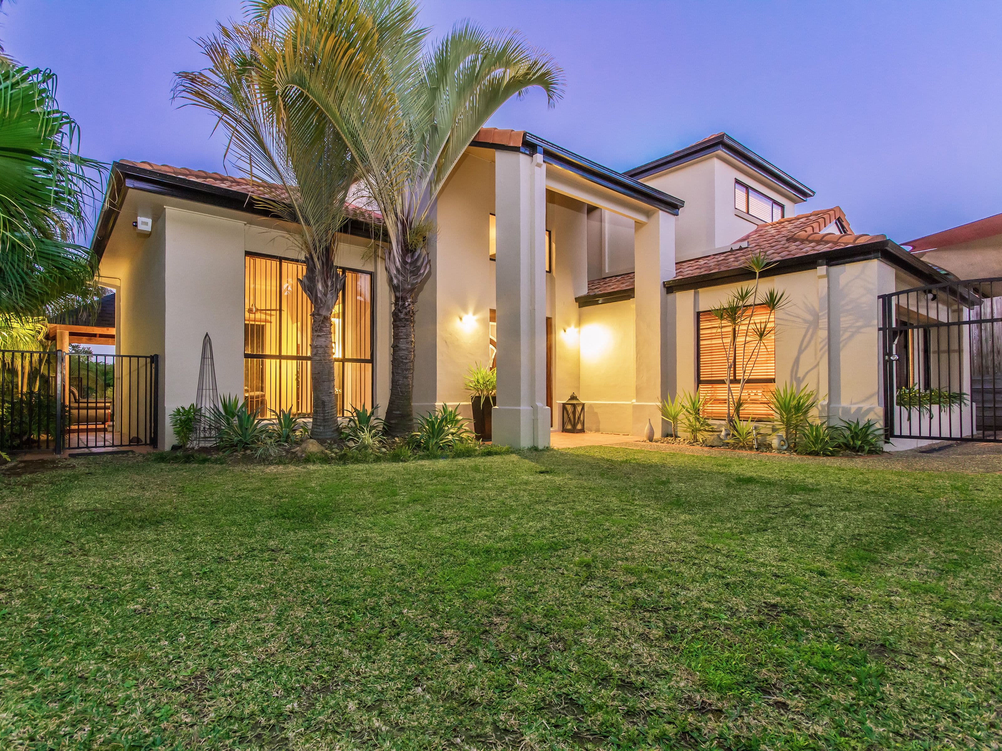 40 Gippsland Drive, Helensvale QLD 4212, Helensvale - Thumbnail 2