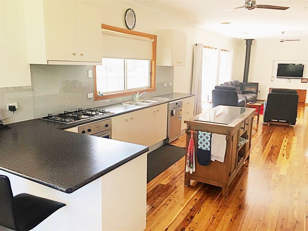 16 Bundara Crescent, Tumut - Thumbnail 3