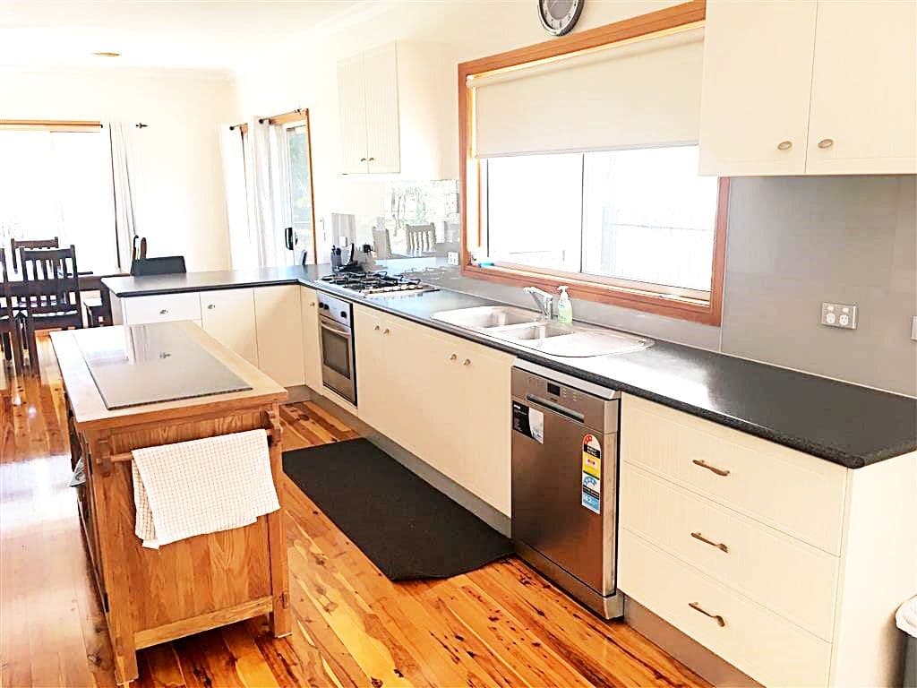 16 Bundara Crescent, Tumut - Thumbnail 4