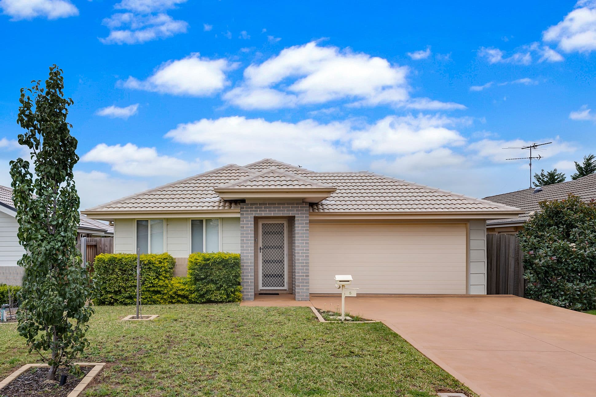 5 Kerrigan Crescent, Elderslie - Image 1