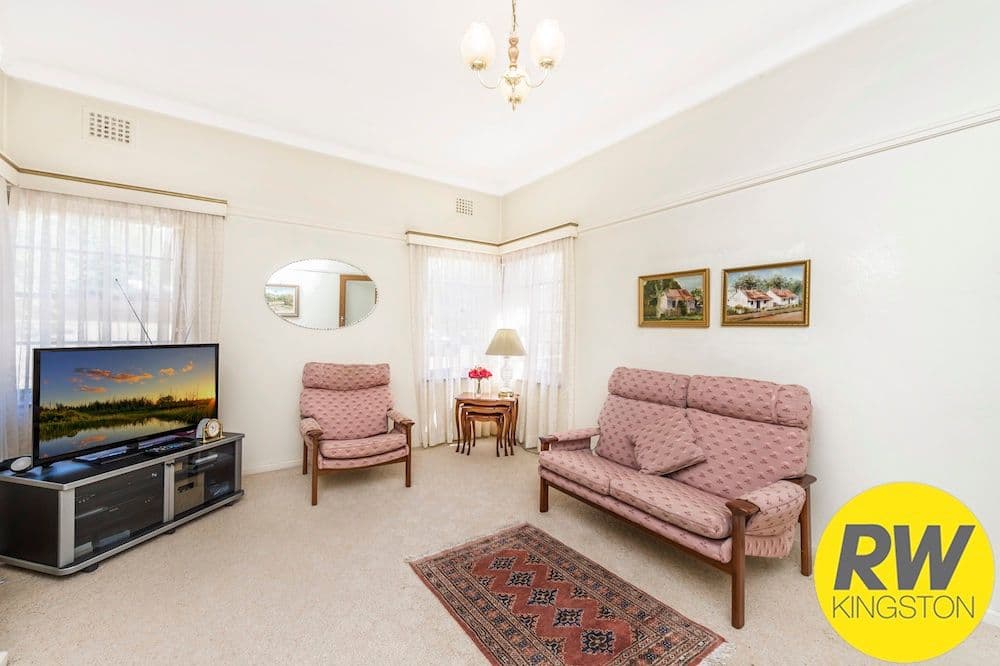 13 Throsby Crescent, Narrabundah ACT 2604, Narrabundah - Thumbnail 2