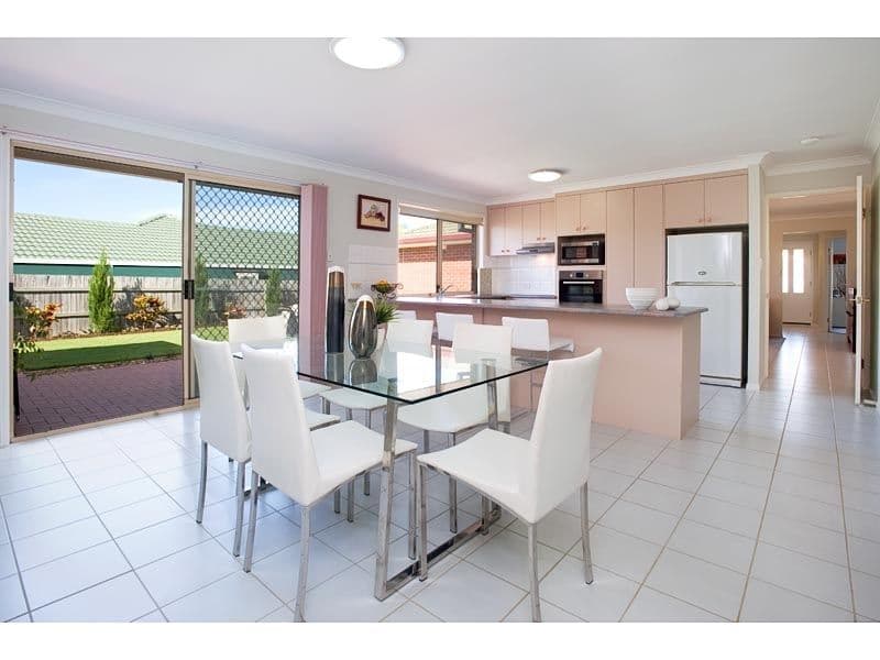 11 Hummingbird Crescent, WISHART QLD 4122, Wishart - Thumbnail 2