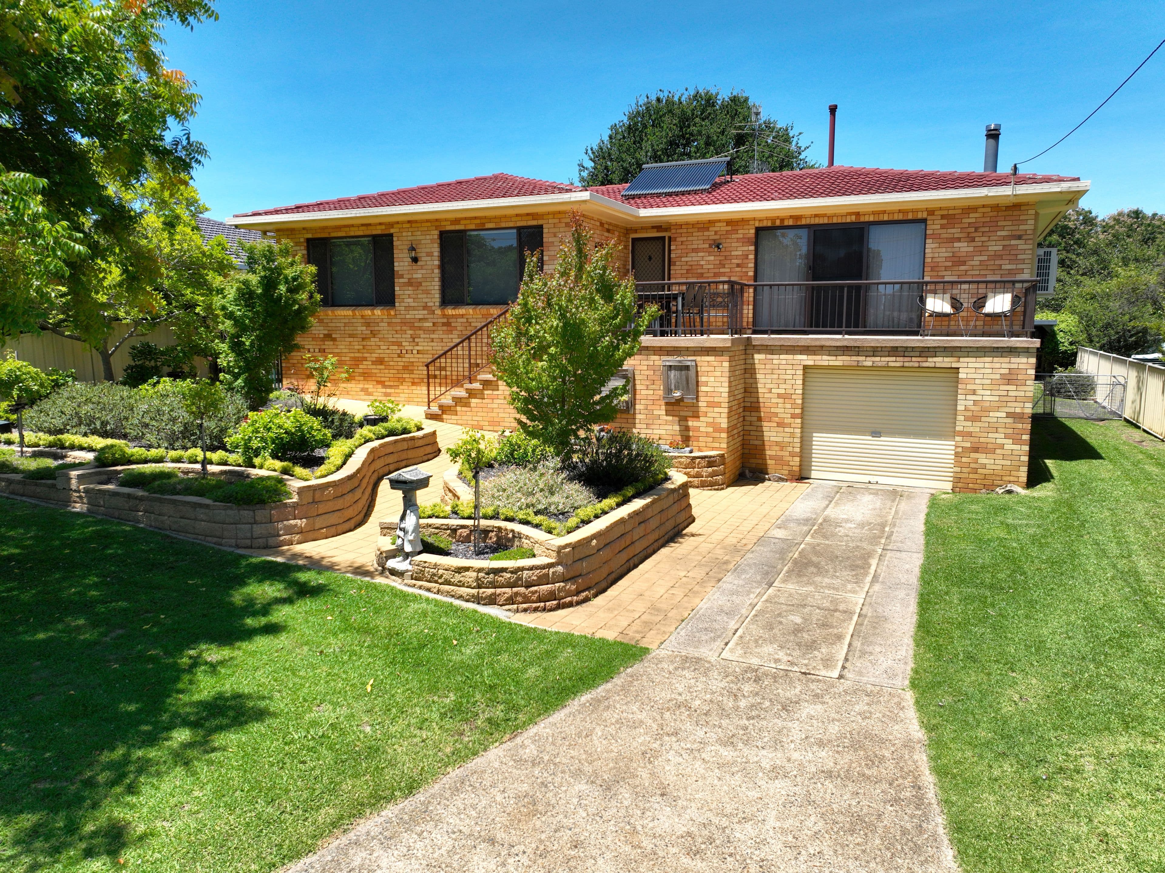 25 Lindsay Avenue, Glen Innes NSW 2370, Glen Innes - Image 1