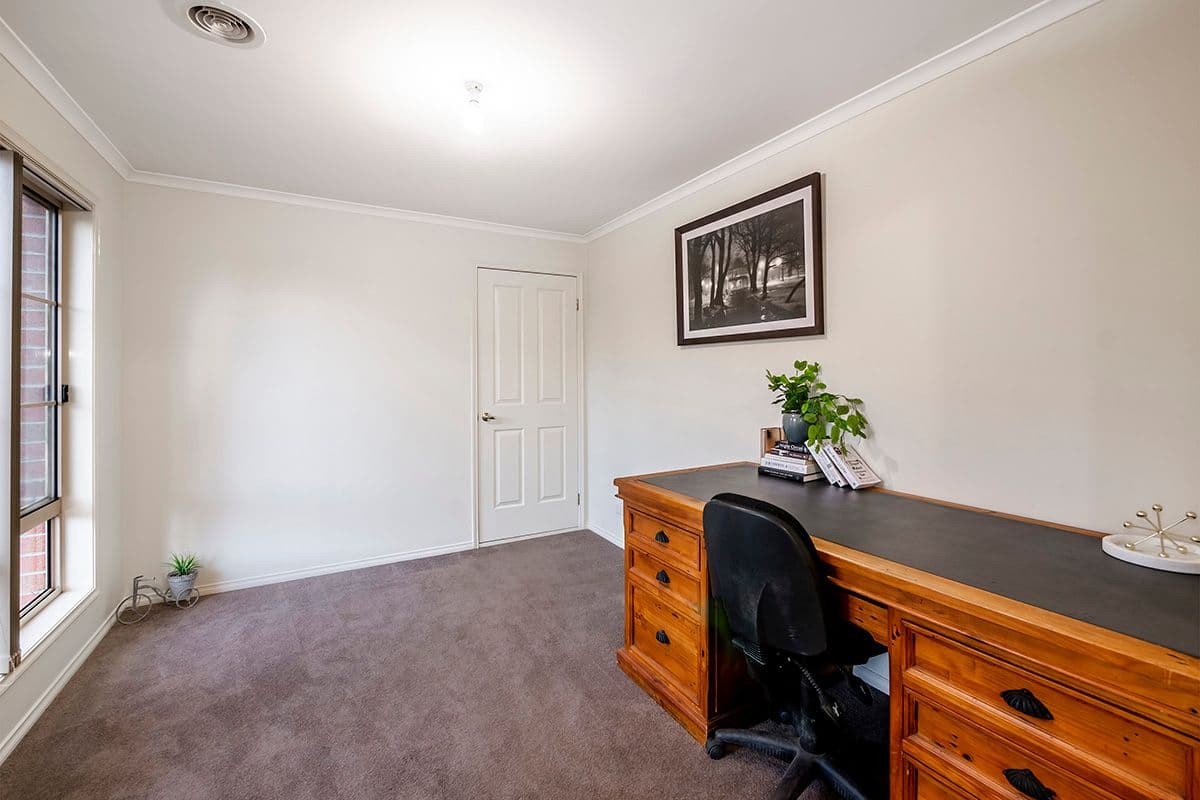 6 Greenock Crescent, Cranbourne East VIC 3977, Cranbourne East - Thumbnail 3