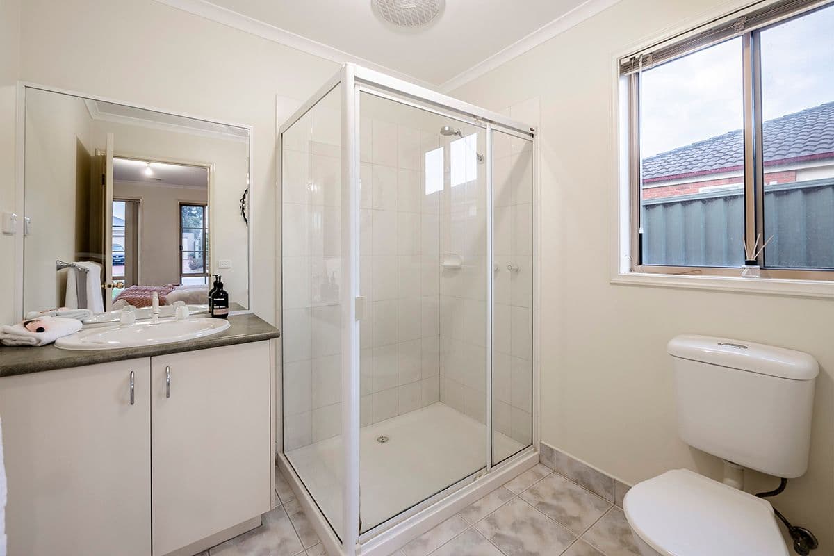 6 Greenock Crescent, Cranbourne East VIC 3977, Cranbourne East - Thumbnail 5