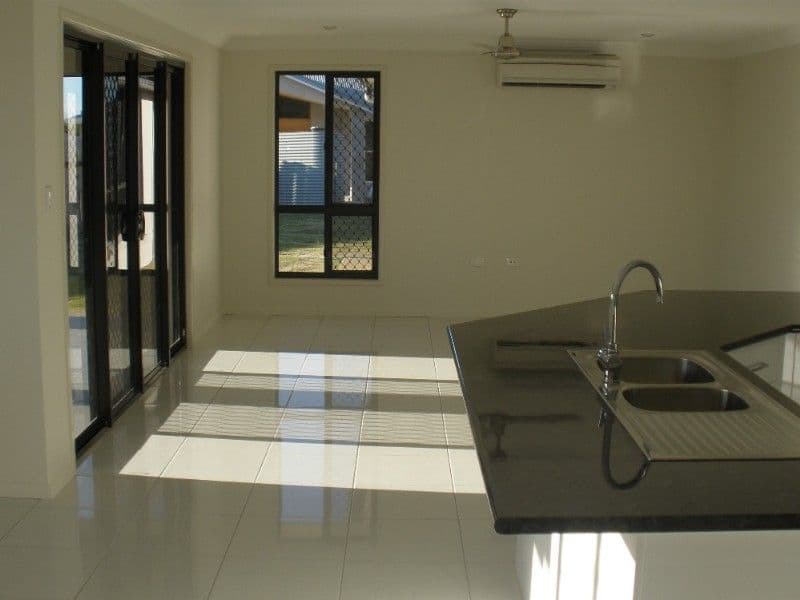 7 Laird Avenue, NORMAN GARDENS QLD 4701, Norman Gardens - Thumbnail 2