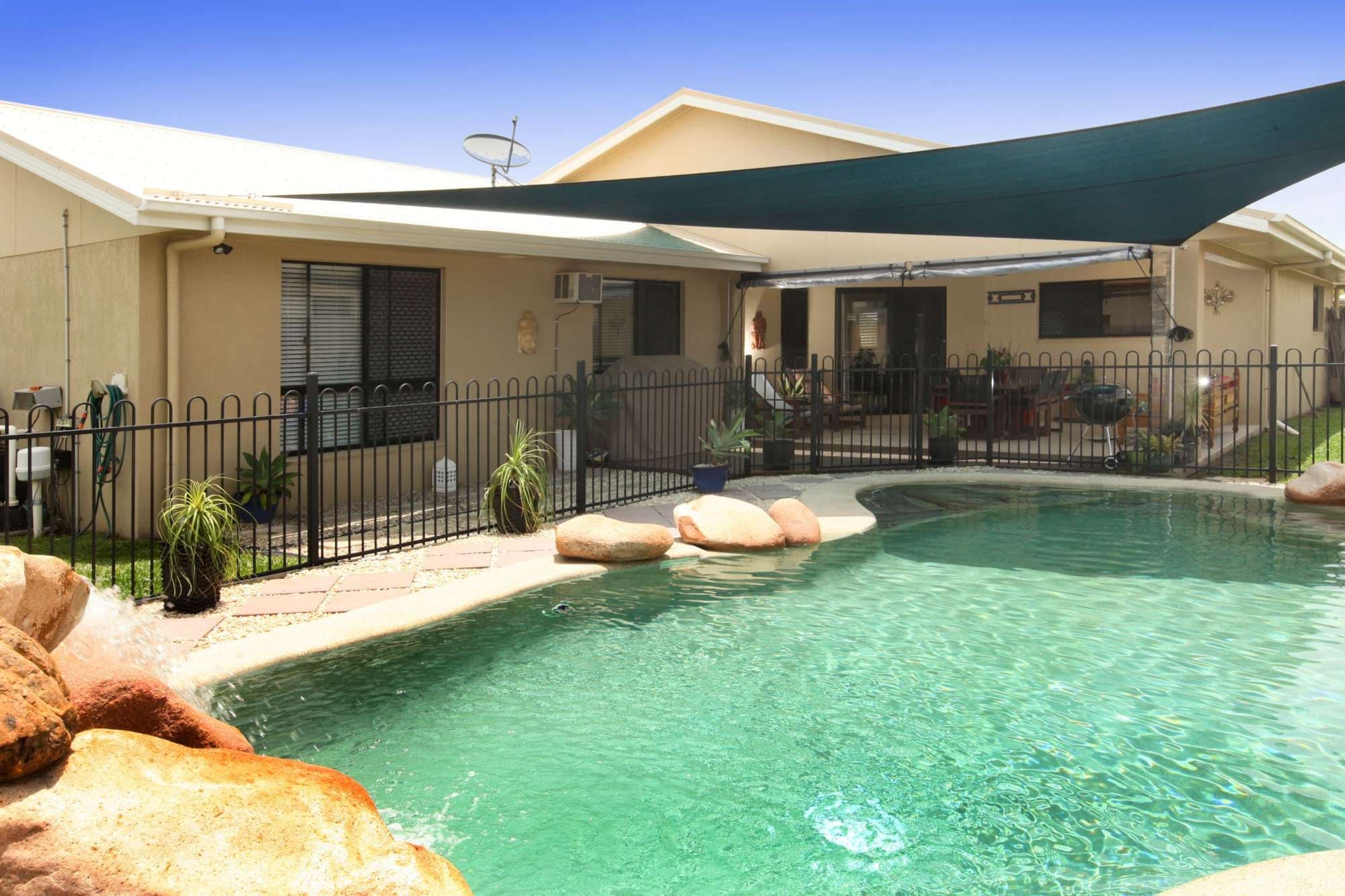 17 Blackbean Court, MOUNT LOUISA QLD 4814, Mount Louisa - Thumbnail 3
