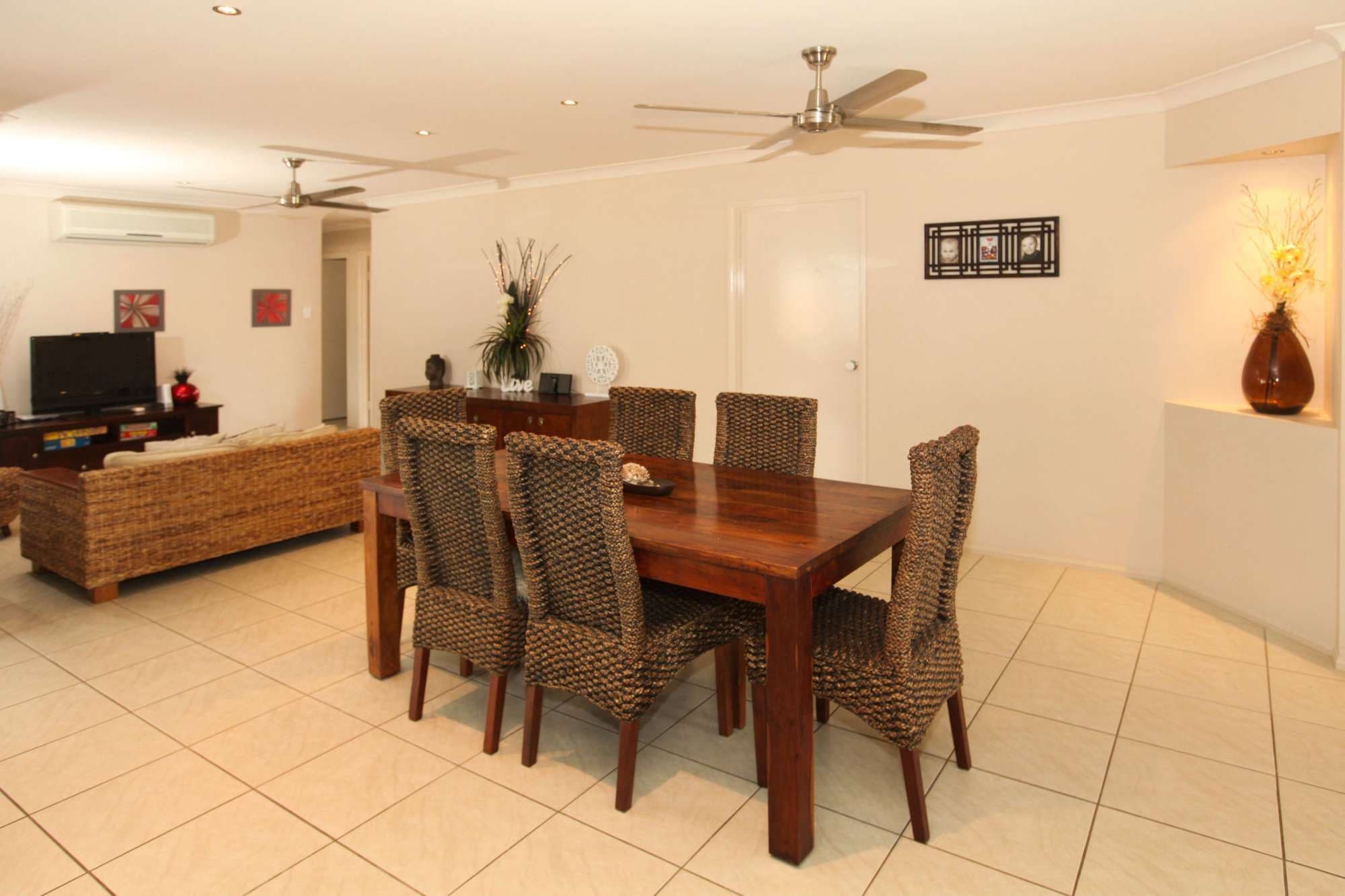 17 Blackbean Court, MOUNT LOUISA QLD 4814, Mount Louisa - Thumbnail 7