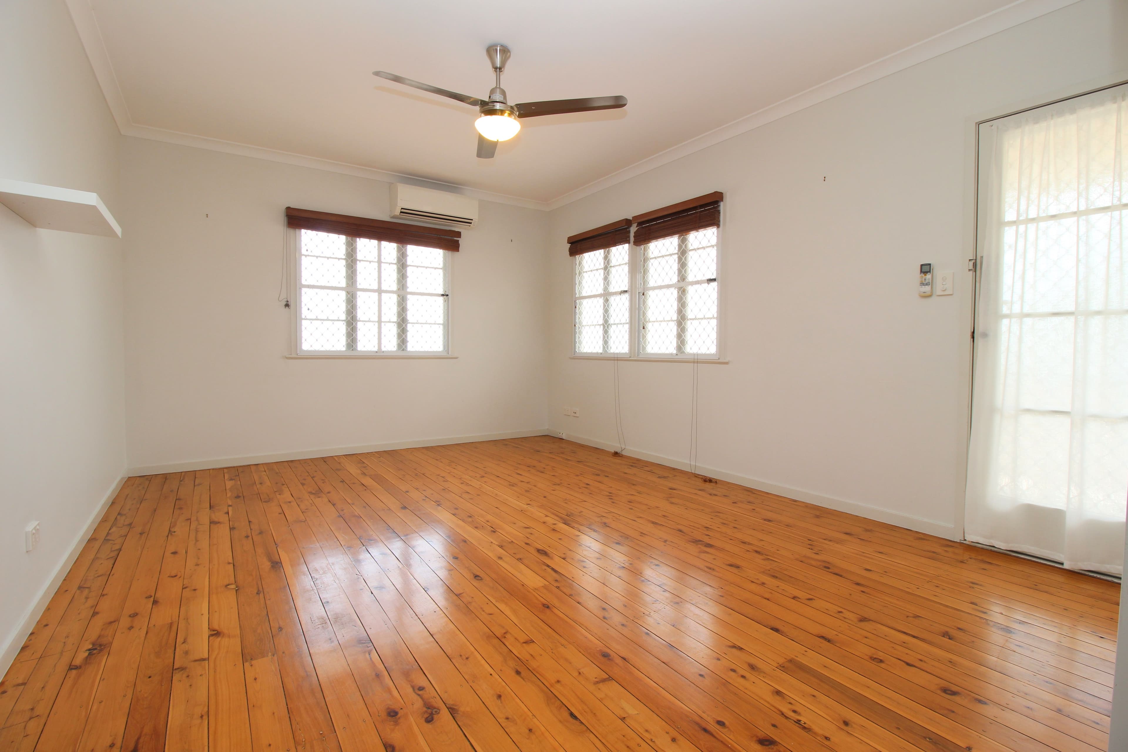 6 Edwards Place, Emerald QLD 4720, Emerald - Thumbnail 2