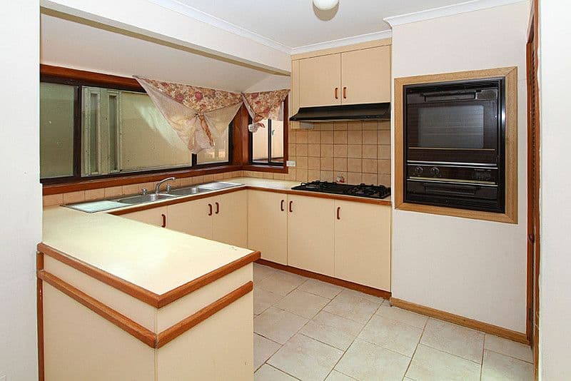 8 Essue Court, MILL PARK VIC 3082, Mill Park - Thumbnail 2