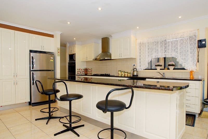 4 Kernot Crescent, NOBLE PARK NORTH VIC 3174, Noble Park North - Thumbnail 2