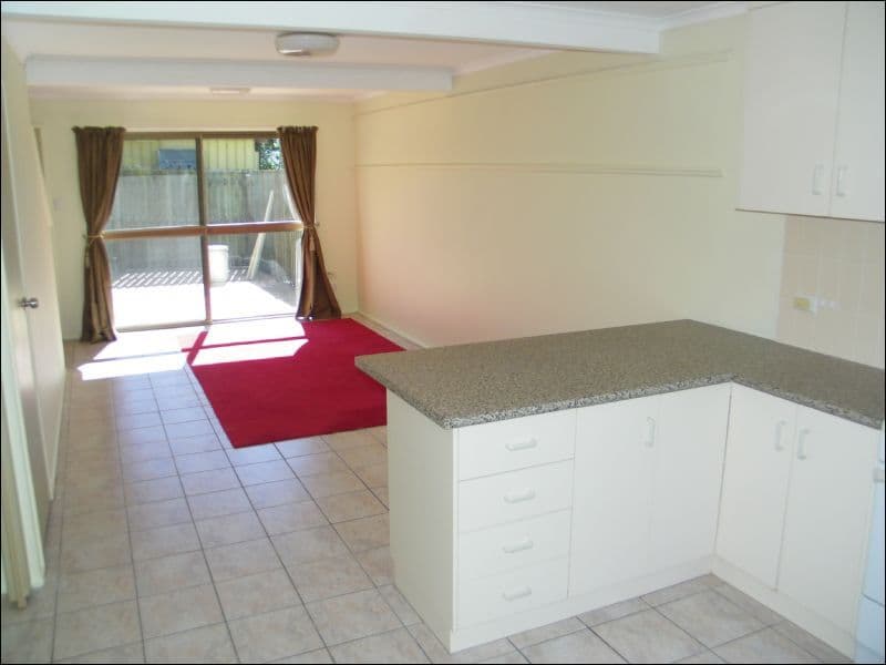 18 Leonard Street, SOUTH GLADSTONE QLD 4680, South Gladstone - Thumbnail 3