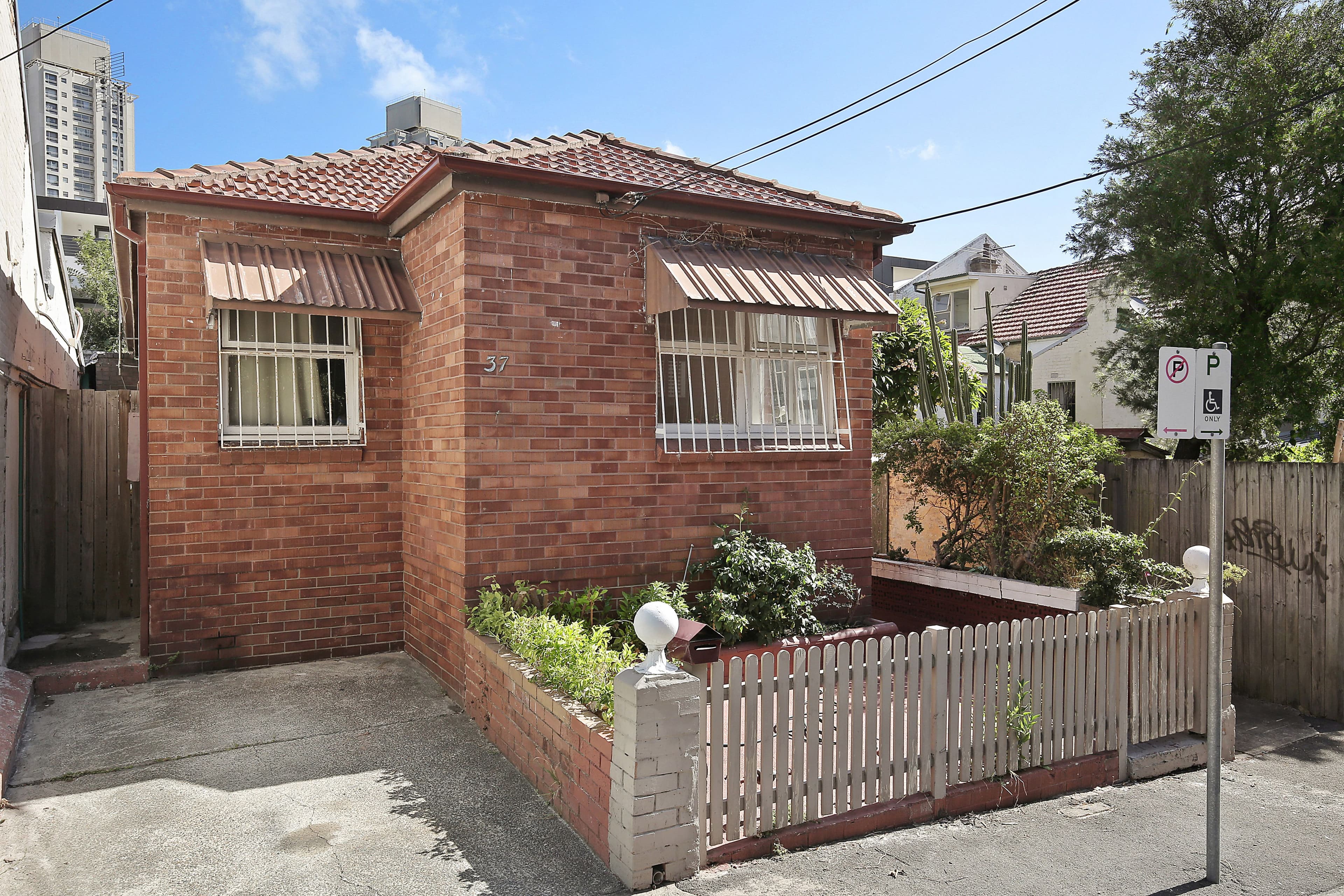37 Albert Street, Redfern - Image 1