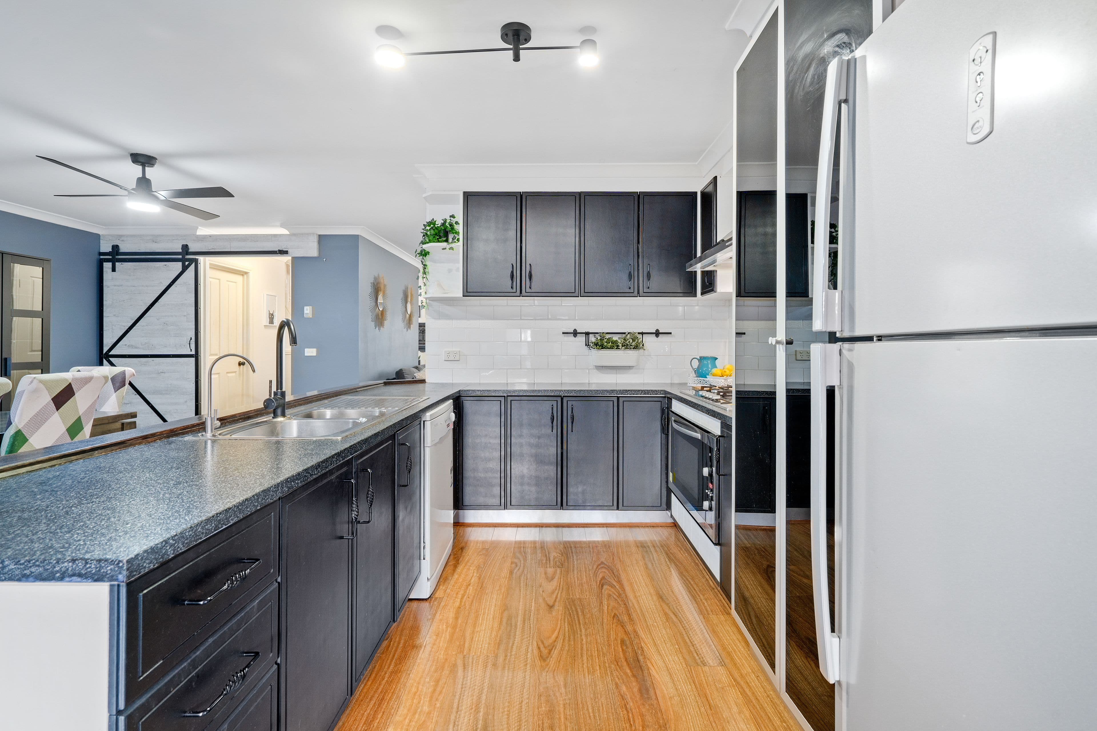 45 The Lakes Boulevard, South Morang VIC 3752, South Morang - Thumbnail 2