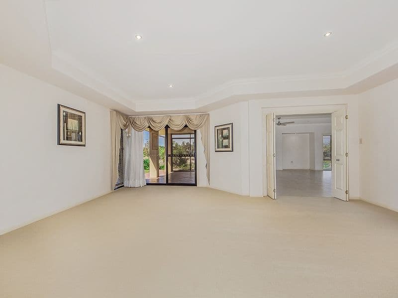 100 Honeyeater Drive, BURLEIGH WATERS QLD 4220, Burleigh Waters - Thumbnail 3
