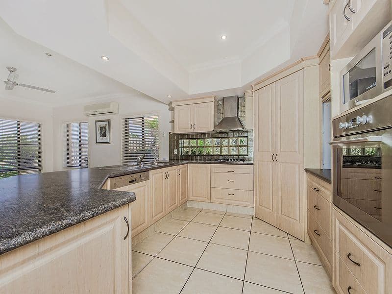 100 Honeyeater Drive, BURLEIGH WATERS QLD 4220, Burleigh Waters - Thumbnail 5