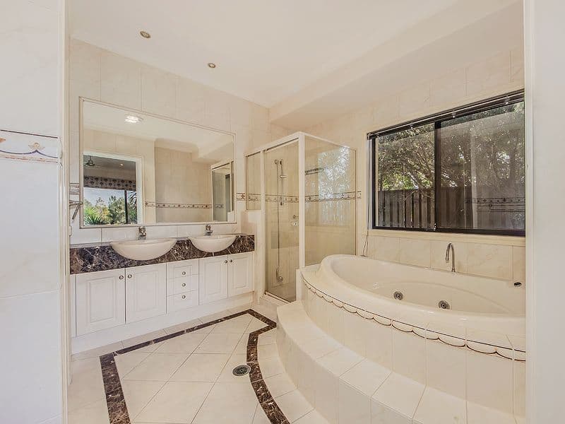 100 Honeyeater Drive, BURLEIGH WATERS QLD 4220, Burleigh Waters - Thumbnail 8