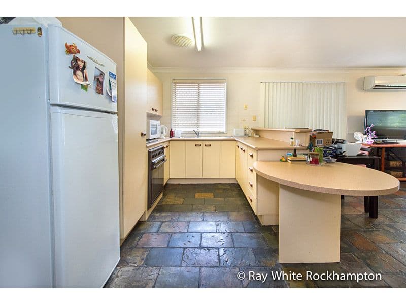 22 Weinholt Street, Allenstown QLD 4700, Allenstown - Thumbnail 3