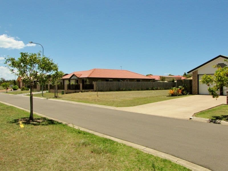 8 Dory Drive, POINT VERNON QLD 4655, Point Vernon - Image 1