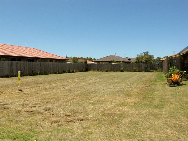 8 Dory Drive, POINT VERNON QLD 4655, Point Vernon - Thumbnail 2