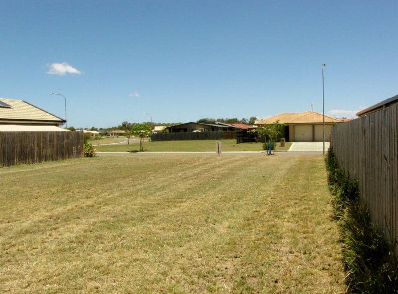 8 Dory Drive, POINT VERNON QLD 4655, Point Vernon - Thumbnail 3