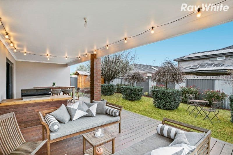 17 Everly Circuit, Pakenham VIC 3810, Pakenham - Thumbnail 2
