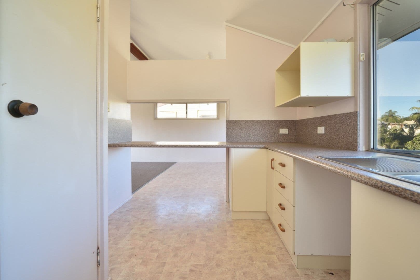31 Park Street, West Gladstone QLD 4680, West Gladstone - Thumbnail 3