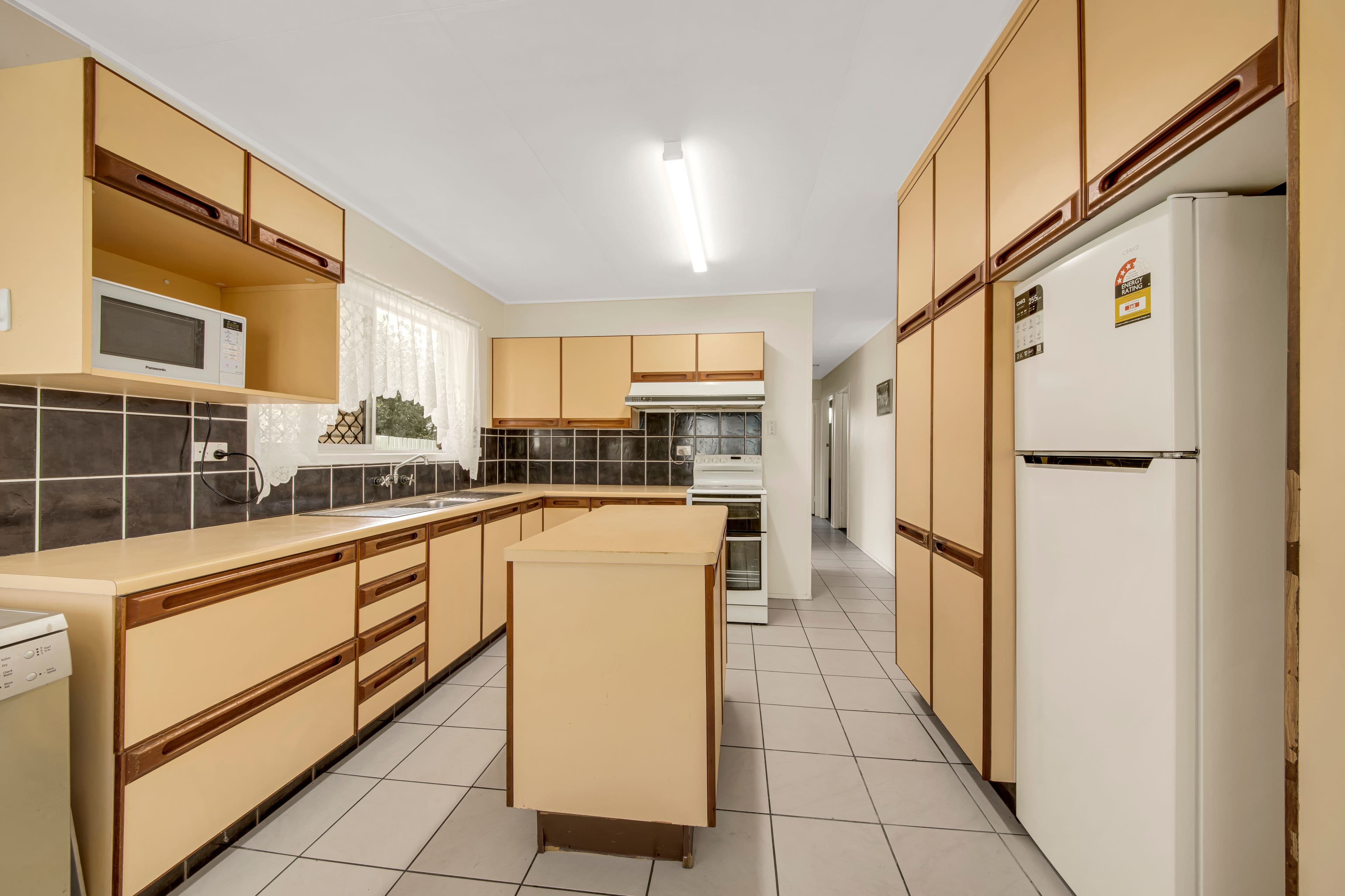 2 Sandpiper Avenue, New Auckland QLD 4680, New Auckland - Thumbnail 8