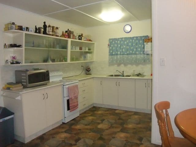25 Streeter Avenue, WEST MACKAY QLD 4740, West Mackay - Thumbnail 2