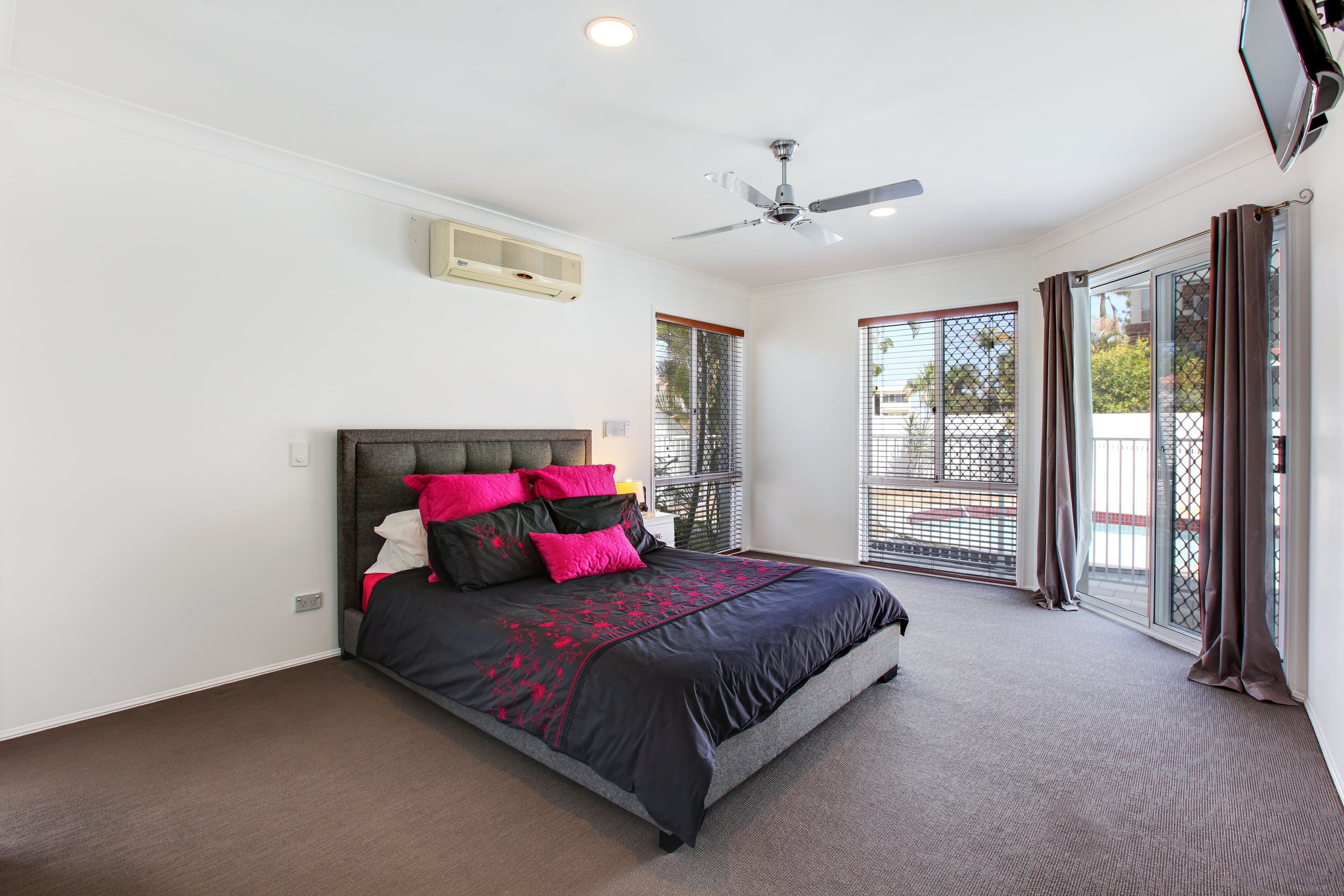 84 Santa Cruz Boulevard, Clear Island Waters QLD 4226, Clear Island Waters - Thumbnail 7