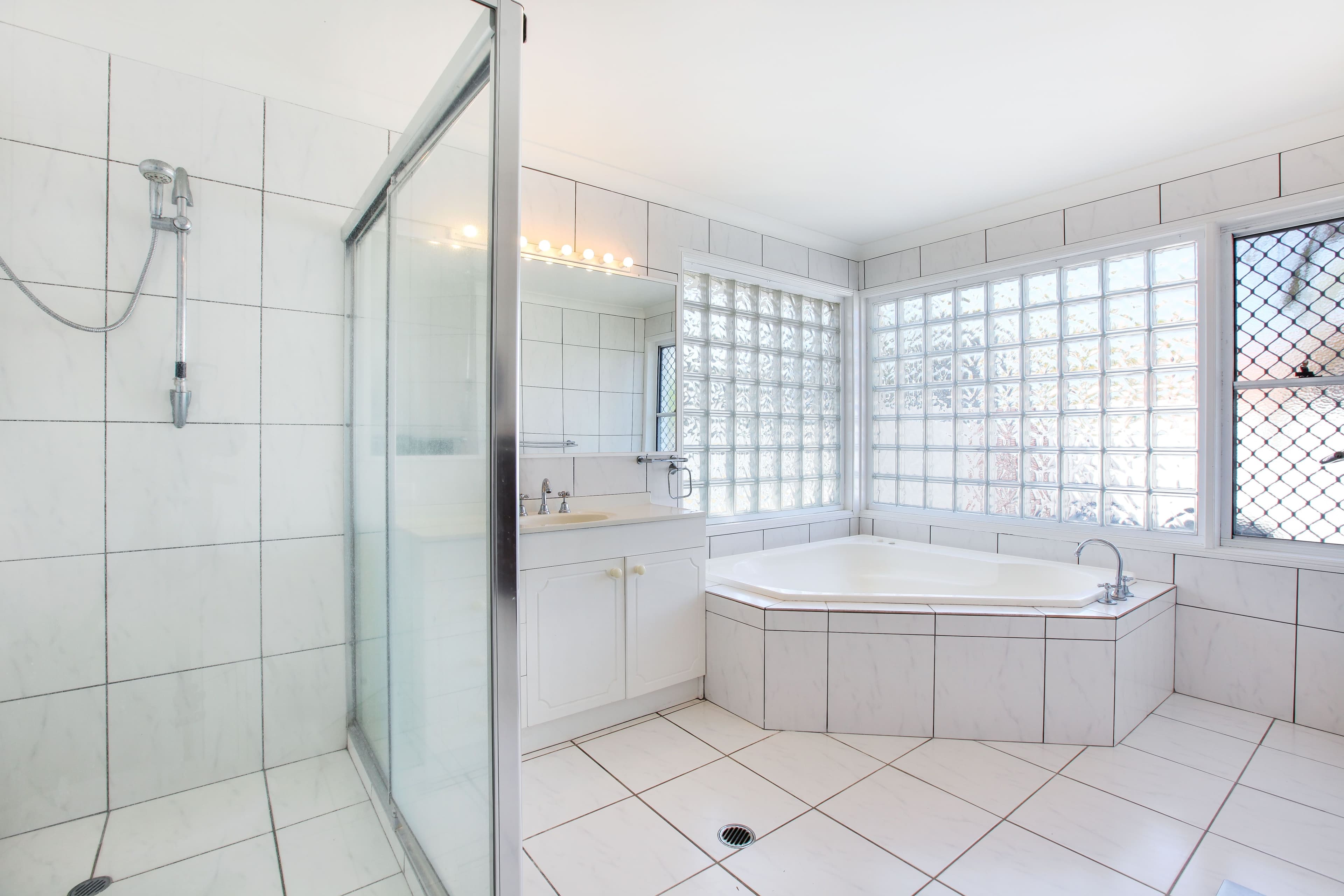 84 Santa Cruz Boulevard, Clear Island Waters QLD 4226, Clear Island Waters - Thumbnail 8