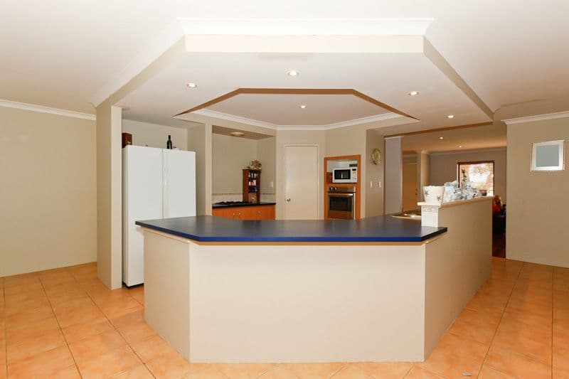 8 Ripley Circle, CANNING VALE WA 6155, Canning Vale - Thumbnail 4