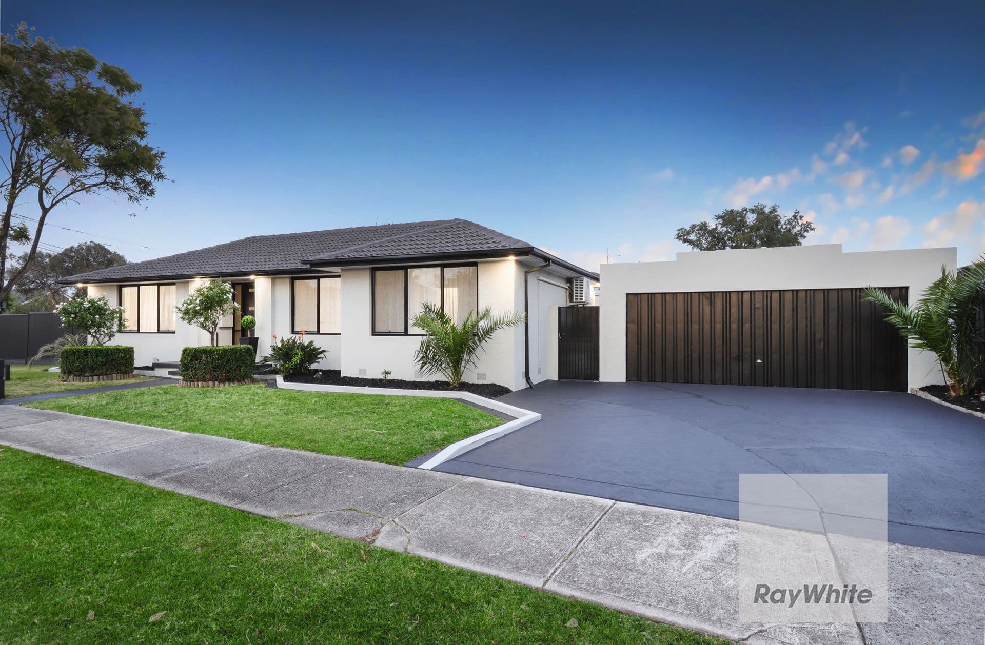 2 Townsend Avenue, Gladstone Park VIC 3043, Gladstone Park - Thumbnail 2