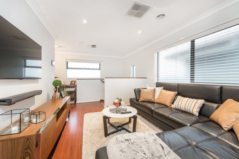 45 Royaloak Crescent, Cranbourne East VIC 3977, Cranbourne East - Thumbnail 3