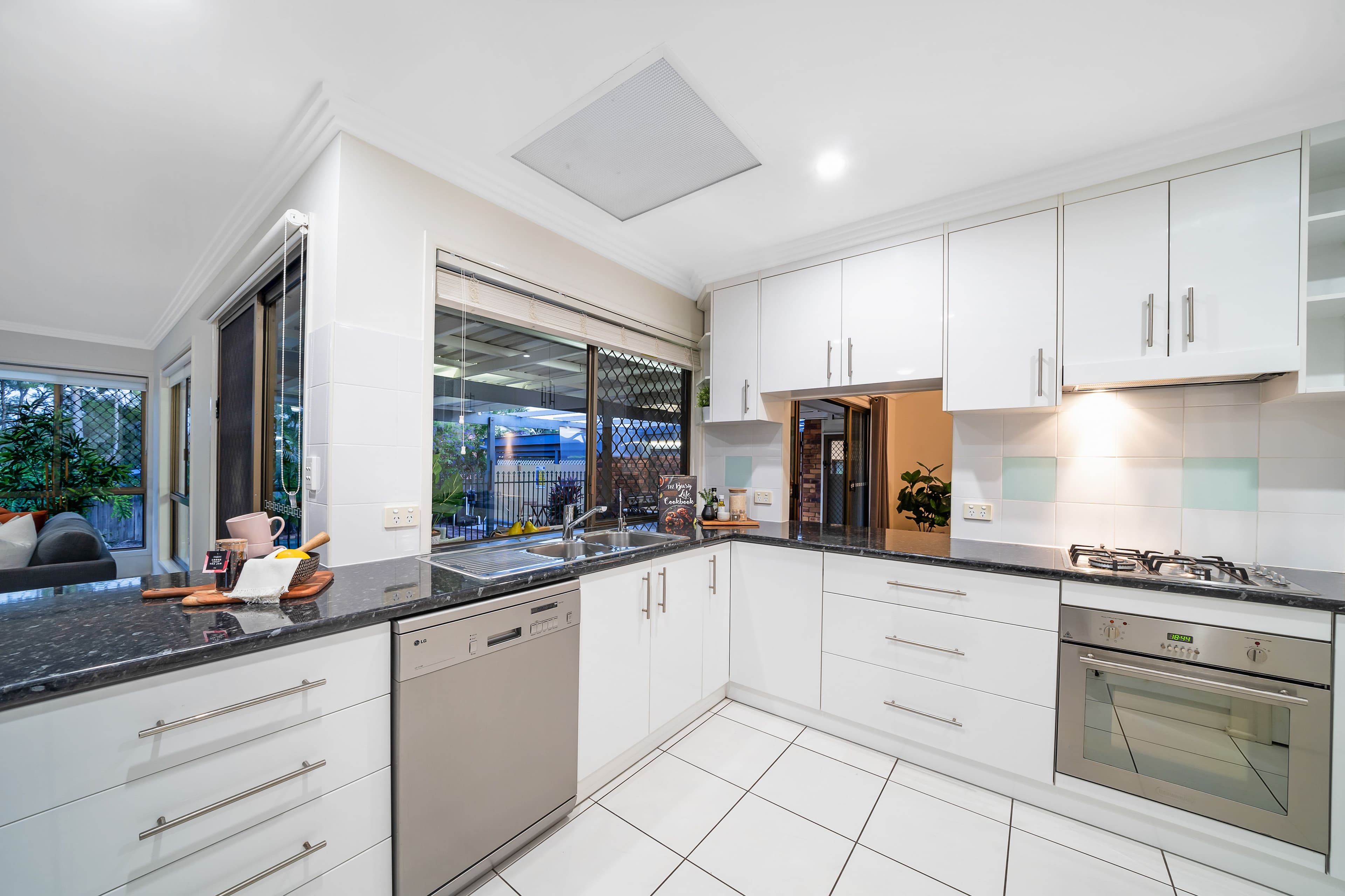6 Bedwell Court, Rochedale South QLD 4123, Rochedale South - Thumbnail 4