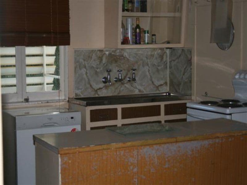 129 Miscamble Street, ROMA QLD 4455, Roma - Thumbnail 4