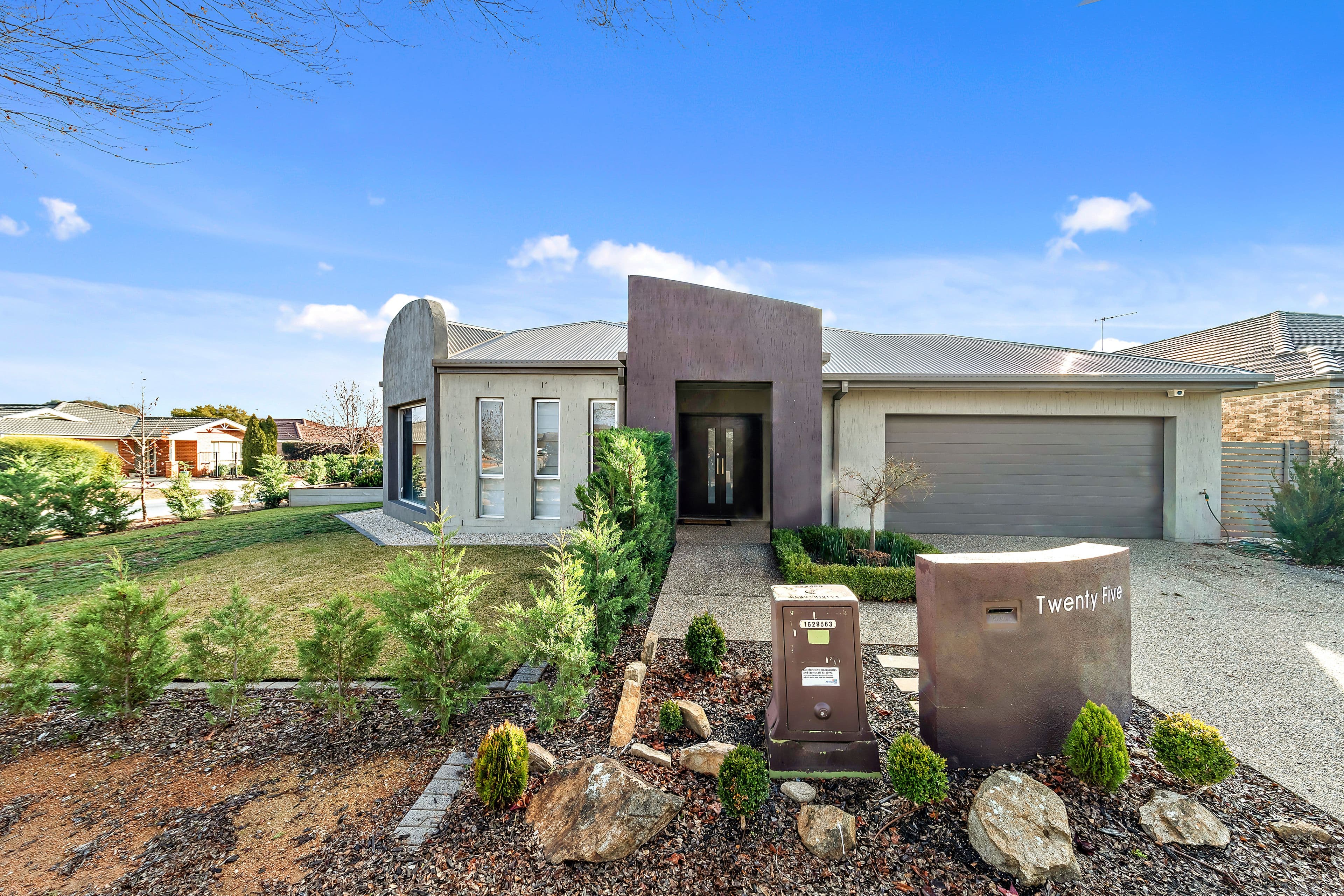 25 Hanrahan Crescent, Dunlop ACT 2615, Dunlop - Image 1