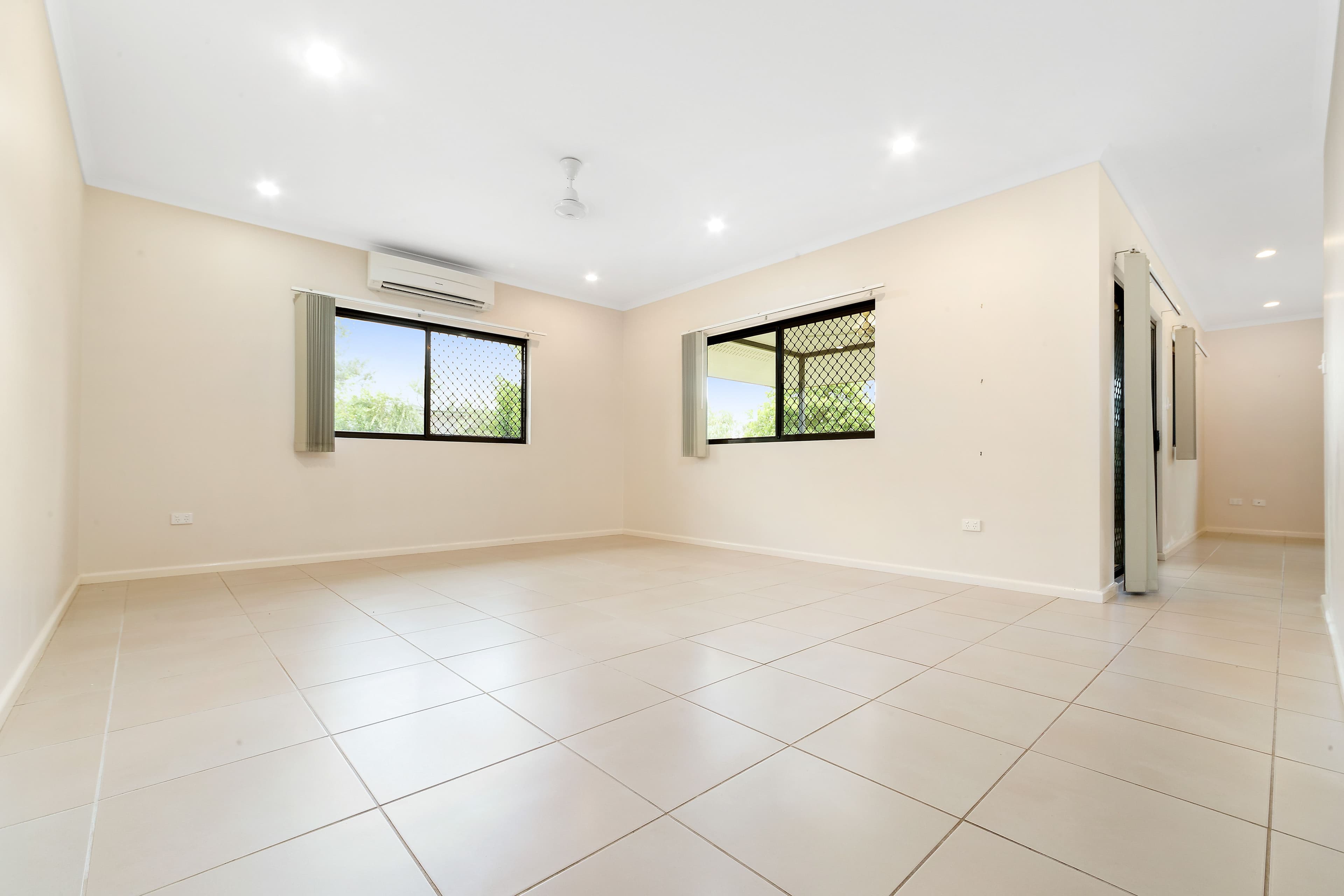 620 / 15 Bowes Street, Phillip, Phillip - Thumbnail 2