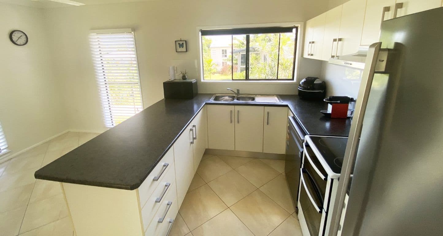 27 Holland Street, Wongaling Beach QLD 4852, Wongaling Beach - Thumbnail 4