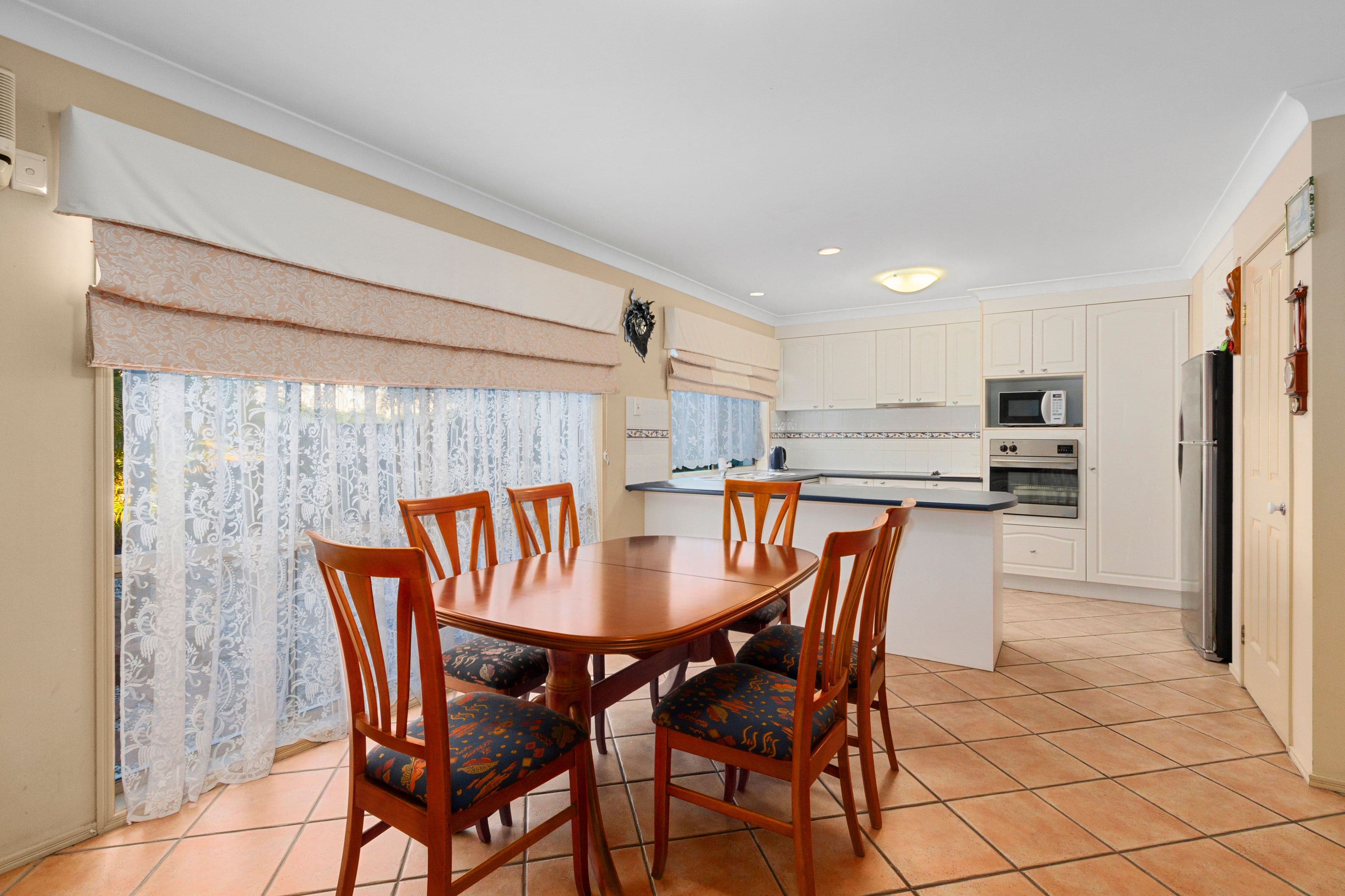 215 Crestwood Drive, Molendinar QLD 4214, Molendinar - Thumbnail 7