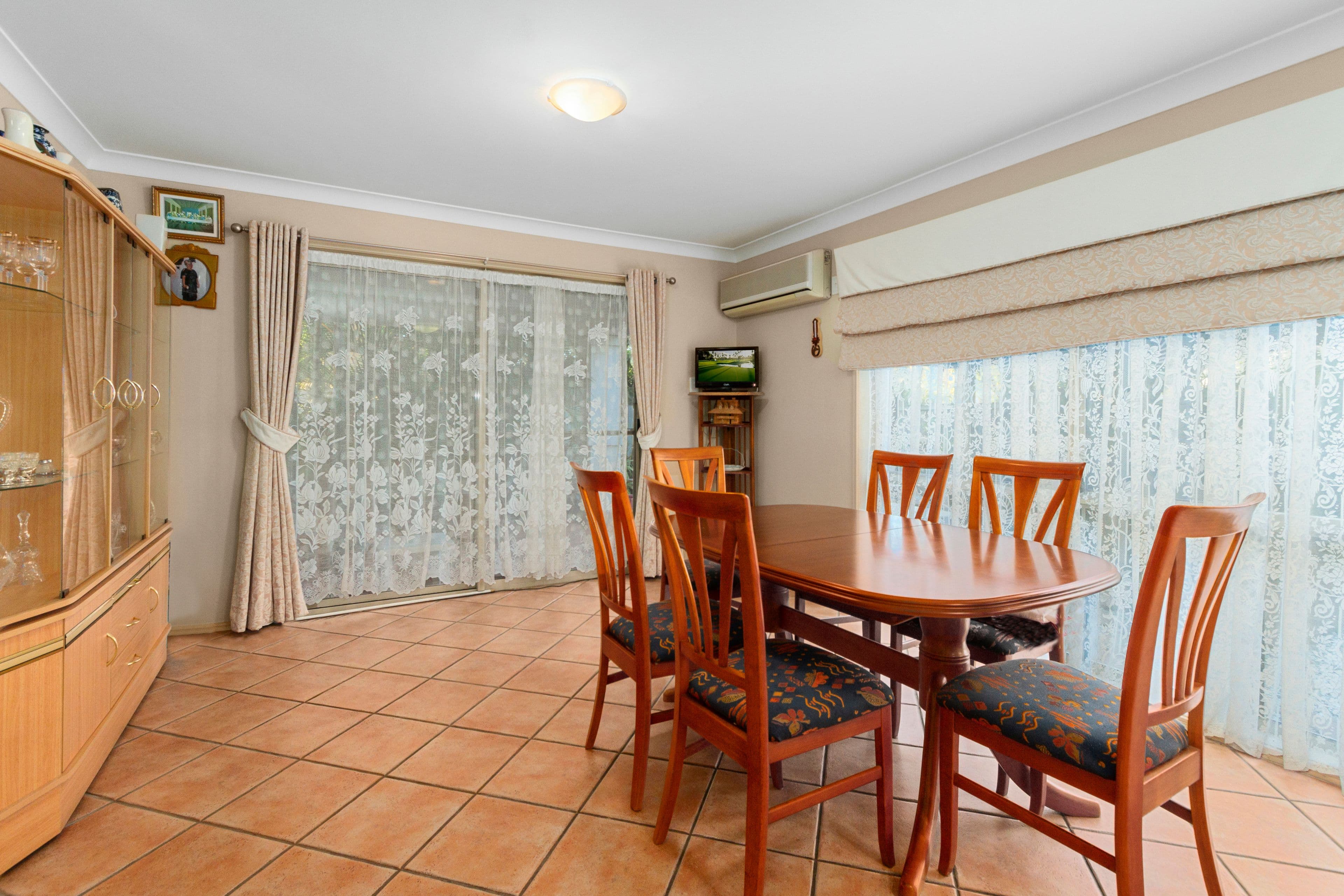 215 Crestwood Drive, Molendinar QLD 4214, Molendinar - Thumbnail 8
