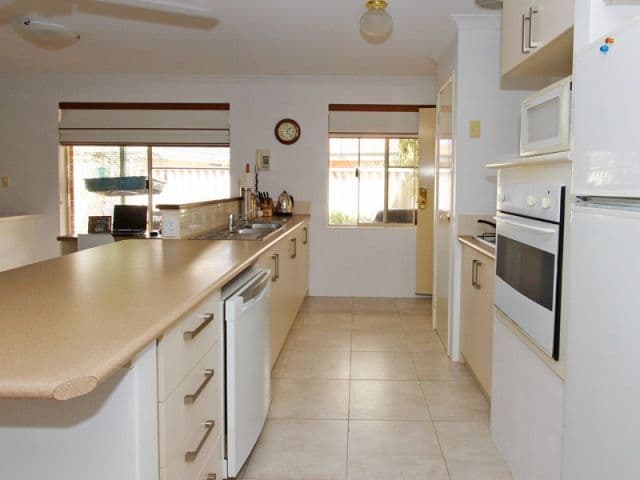 9 Prichard Place, CANNING VALE WA 6155, Canning Vale - Thumbnail 2