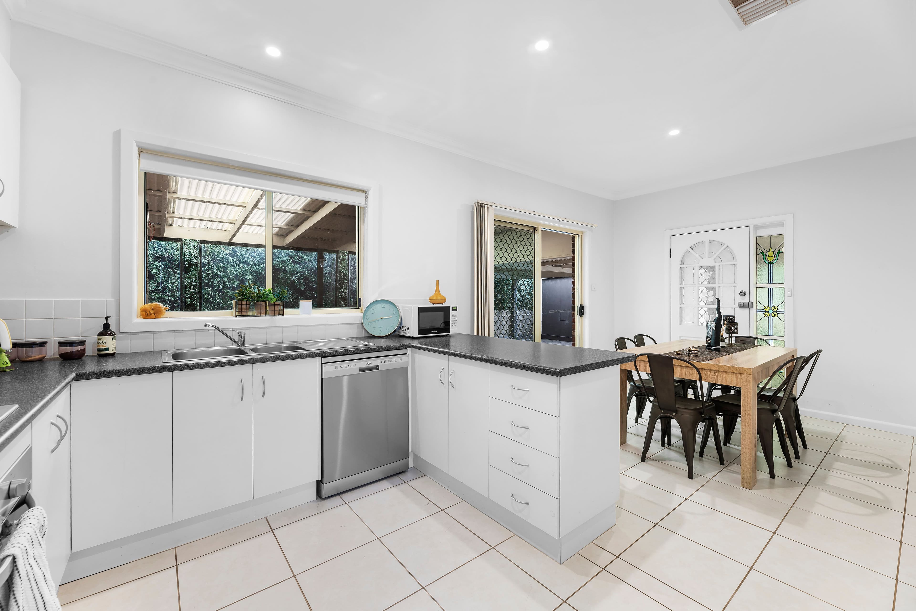 3 Hillcrest Avenue, Ferntree Gully VIC 3156, Ferntree Gully - Thumbnail 3