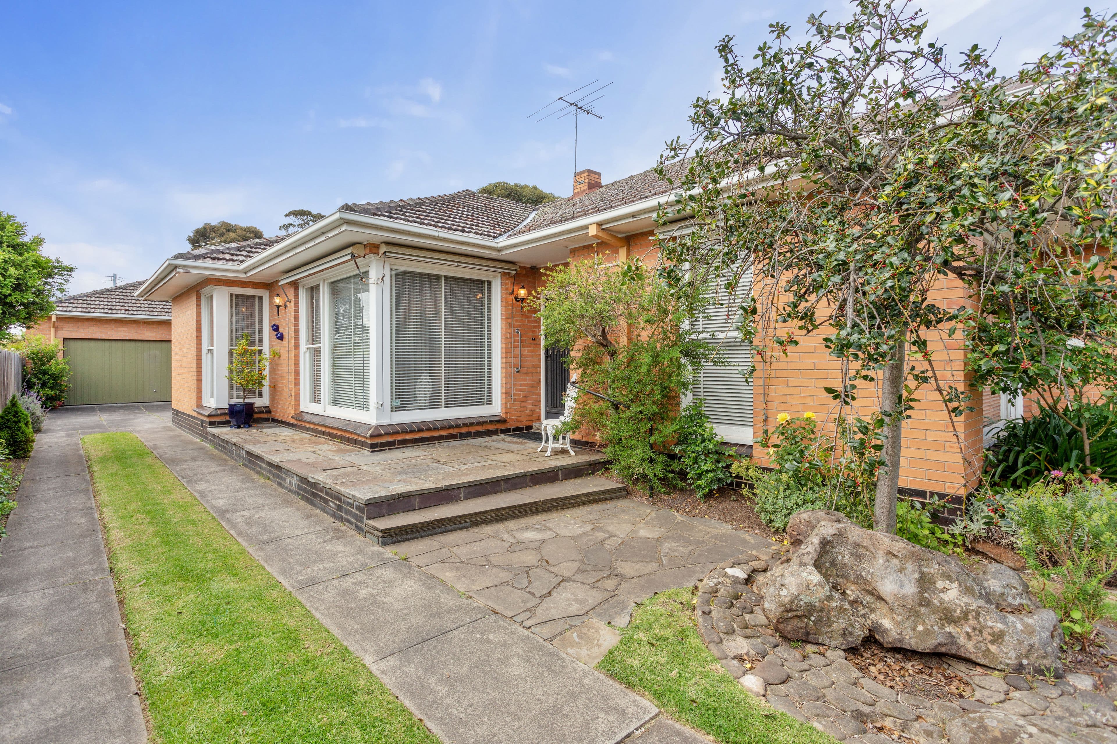 15 Arthurson Street, Mount Waverley VIC 3149, Mount Waverley - Thumbnail 2