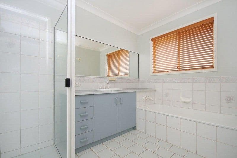 16 Janine Court, KEARNEYS SPRING QLD 4350, Kearneys Spring - Thumbnail 6