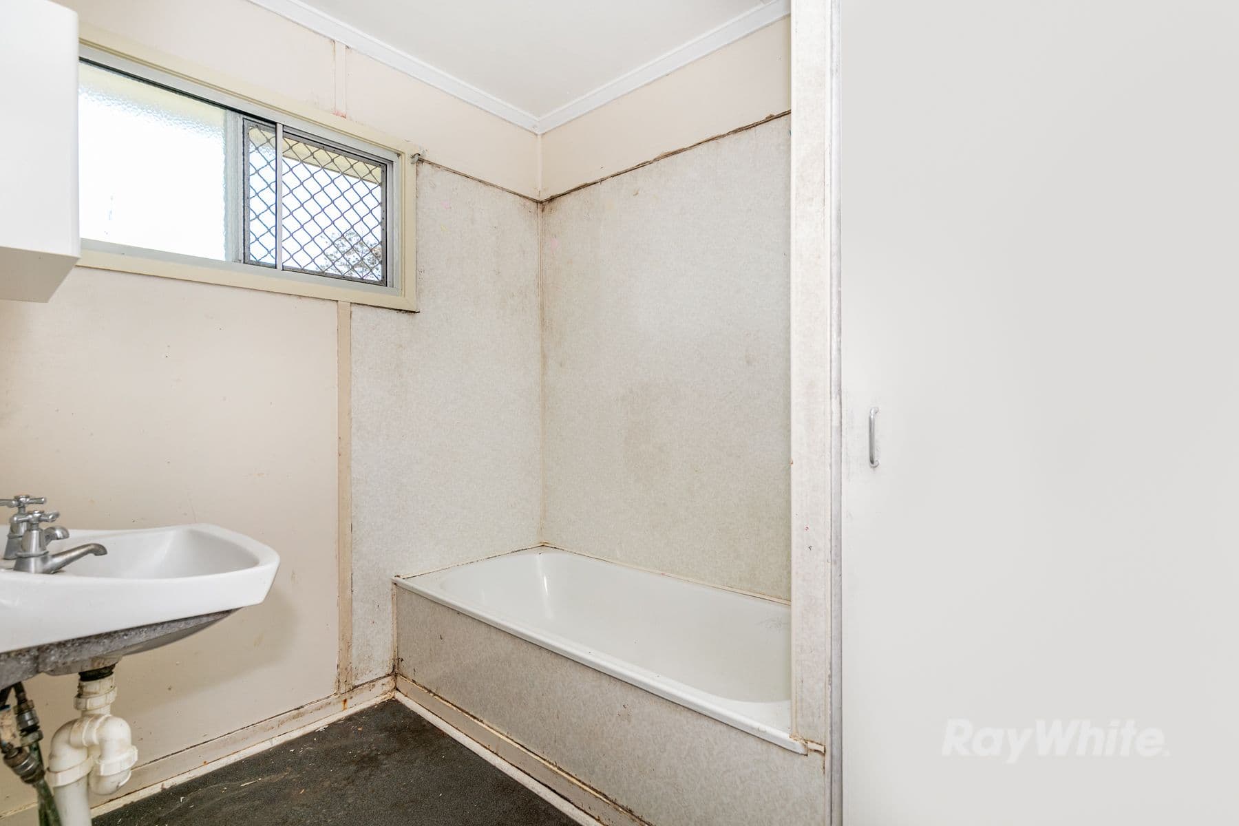 72 Harslett Crescent, Beverley Park, Beverley Park - Thumbnail 4