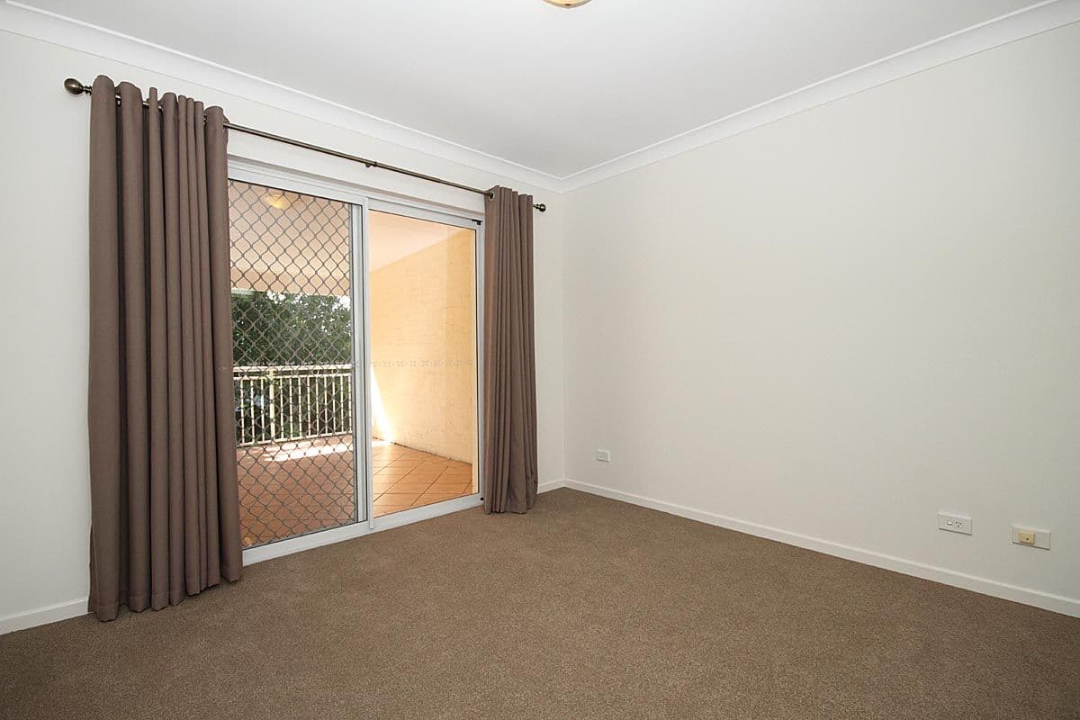 20 Underhill Avenue, INDOOROOPILLY QLD 4068, Indooroopilly - Thumbnail 2